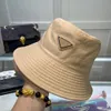 المصممين رجل إمرأة قبعة بحافة القبعات المجهزة الشمس منع بونيه قبعة قبعة بيسبول Snapbacks في الهواء الطلق فستان الصيد بيني 7 ألوان