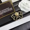 Mulheres selo ch broche marca desinger jóias diamante pérola pino flor broche banhado a ouro vintage moda amantes presente festa de casamento