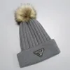 Designer stickad hatt ins populära vinterhattar klassiska brev gåstryck stickade mössor