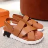 Sommermarke elektrische Sandalen Schuhe Gummi -Sohle -Männer breite leichte Sohle Kalbskalbeme Sandalen Strand Folie lässige Wohnungen Rutschen Komfort Walking