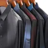 Koszulki męskie krawat barna koszula męska mączka swobodna koszula ultrathin fit chemikalia męska camisa masculina vintage odzież C792 230331