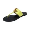2023 Designer Slides Women's Chevron Thong Sandal Flip Flop Fashion Slipper double letters Pattern stripes Rubber Bottom G buckle green Red Summer Beach Casual Shoes