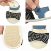 Sandaler Ny bomullsol Bow Infant Girls Sandaler Mjuk läder Nyfödda Baby Summer Slipper Shoes Anti-Slip Toddlers First Walkers Z0331