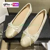 Ballet Flats Designer Casual Chaussures Femmes Robe Canaux de chaussures Talons Sandales à bout pointu Tissu Femmes Mocassins Couture Lambskin Flat Slides Bow Luxury Slide Mocassins