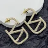 Lusso classico design antico grande perno da donna lettera Retro incisione pendente Valentinolies orecchini ragazze gioielli da sposa kh4h