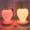 Nattlampor LED Energibesparande lampa barn med sovande nattljus kul jordgubbform USB laddning silikonlampa touch switch luminaria p230331