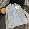 Kurtki damskie projektantka Tweed Coat 2023 Europejska marka mody Spring/Suer Nowy świeży niebieski wytrzymały tweed Golden Silk Suit Flee W0Q6
