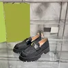 Tasarımcı Rahat Ayakkabılar Kadın Toka Loafer'lar Dana Deri Ayakkabı Bayan Eğitmenler Lüks Siyah Alt Bayanlar Platformu Sneakers