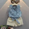 女の子スーツ夏スタイルの子供の美しい花柄の花の袖の子供oネック衣類ショーツスーツ2PCS服