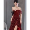 Abiti da damigella d'onore bordeaux glitterati Applique con paillettes a farfalla Una linea Abito da sera da sera con spacco laterale da donna senza spalline