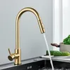 キッチン蛇口Quyanre Brushed Gold Kitchen Faucetプルアウトキッチンシンクタップシングルハンドルミキサータップ360ローテーションキッチンシャワー蛇口230331