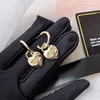 18k Gold Stamp örhängen Stud Luxury örhängen Fashion Women Heart Earring Designer smycken utsökta höga förnuft Tillbehör Giftälskare med Box Populärt varumärke