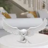 Dekorativa föremål Figurer Angel Wing Figur Modern Embrace Sculpture Crafts Home Decoration Gift 230330