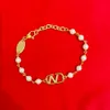 Woman Charm Bracelets V Letter Designer Brand Pearl Fashion Luxury Vlogo Chain Bracelet Jewelry Trend Women Diamond Metal Bracelet hnj