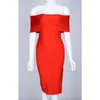 Casual jurken aankomst 2023 mode dames verbandjurk sexy schuine nek van de schouderroze naakt/rood/rood // zwarte high taill bodycon