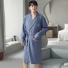 Vêtements de nuit pour hommes Est M-4XL automne peignoir hommes coton haut de nuit Kimono Robes pour homme Plaid longue Robe de bain mariée Robe de chambre