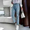 Jeans da donna YEMOGGY Pantaloni estivi Jean strappati eleganti da donna 2023 Tasca con bottoni Love Vita alta allentata Denim perforato casual 230330