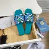 Kvinna broderade tygsbilder tofflor flerfärgade broderier mulor kvinnor hem flip flops triangel logo casual sandaler sommar läder platt gummisula