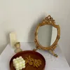Pegatinas de pared Vintage Gold Mirror para escritorio Decorativo Resina Europea Tallada Redonda Antigua Tocador Soporte Cosmético S Decoración 230330