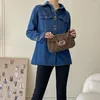 Damesjassen retro zak met lange mouwen denim shirt voor vrouwen met een gevoel van niche-ontwerp in donkerblauwe tops lente en herfst