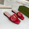 10a Mulheres chinelas de designer Sapatos de borracha sandálias planas lâminas de couro chinelo de alfabetinho letra de letra de ouro clássica feminino feminino sapato de moda 35-43