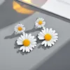 Studörhängen Boho Fashion Flower Hanging For Women Girls Korea Sweet Daisy Petal Statement Kvinnliga smycken Oorbellen