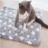 Łóżka kota zagęszczone ciepło i miękka poduszka dla zwierząt dwustronnych flanelowych gniazd