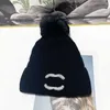 Beanie/skull Caps Designer Small Fresh and Warm Wool Ball Hat Women's Autumn Winter Cold Windproof Upholstered Letter Plush Knitted A5E6