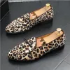 Nuovo arrivo stampa leopardata scarpe di design uomo moda banchetto abiti da ballo scarpe traspiranti slip on scarpe da guida mocassino per giovani D2H6