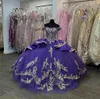 肩から紫色のサテンQuinceaneraドレスゴールドアップリックボールガウン甘い16のプロムパーティーガウンRuffels Tulle Vestidos