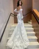 Abiti da sposa a sirena a maniche lunghe per la sposa Abito da sposa in pizzo con applicazioni floreali 3D Abito da sposa con bottoni sul retro