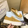 2023 designer casual skor kvinnor mode lyx dubbel hjul duk sneakers canvas nylon tränare kvinnor alabaster rosa svart vit höjd 5 cm sko US 4-10