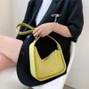 Semicircle Saddle Shoulder Crossbody Tassen voor vrouwen Nieuw modeontwerpermerk Verstelbare brede riem Girls Tote Handtassen 2023