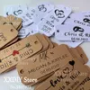 Sonstiges Event-Partyzubehör Personalisierte Mini-Kraft-Tags Hochzeitsbevorzugungsanhänger Benutzerdefinierter Name Datum Dankeschön-Tags Weding Party Decor Favors 230331