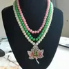 Anhänger Halsketten griechische Sorority High Quality Fashion Multichamber Pink Green Pearl Halskette Brosche Charm Frauen JewelryPendant