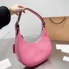 Bag designerski 23SS Nowy vintage Trend moda jednoskładnikowa w połowie księżyca Wysokiej atmosferycznej torby pod pachami