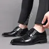2023 Мужские классические ретро-бродяги для обуви моды Мужские кружевные кожа
