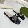 Zapatillas de mujer Zapatos de diseñador Sandalias planas de goma Diapositivas de cuero Zapatilla de alfabeto de verano Mocasines con letras doradas Chanclas clásicas para mujer Zapato de moda 35-43