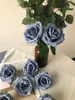 Flores decorativas 10pcs empoeirado azul artificial rosa de cabeça atacado Faux de seda para decoração de festa de casamento diy