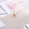 Colliers pendentifs Collier de clavicule en acier au titane anti-allergie et sans décoloration avec forme de coeur