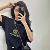 Luksusowy projektantka Kobiet T Shirt High Edition Summer Family Walentynki Wyłączna Kupiła Gold Hafdery T-shirt