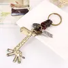 Keychains 2023 Eenvoudige persoonlijkheid Retro koehide auto sleutelring brons mode schattige giraf lederen tas creatief klein cadeau