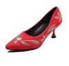 Kledingschoenen Stiletto Heels Vrouwen Schoenen Four Seasons Single Retro geborduurde moeder buitenlandse stijl puntige mode