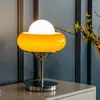 Tischlampen Designer Guzzini Lampe Nordic Egg Tart Beleuchtung Schlafzimmer Nacht Arbeitszimmer Wohnzimmer Retro Cremiger Lampenschirm Schreibtischleuchte