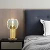 Bordslampor Post Modern enkel personlig Glass Disc Art Lamp Nydeuropeisk designer vardagsrum sovrummet sängplats
