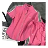 Trass de pista feminino de 23sss TROURS TRUSHERS SPORTE JURAR NOVO TRIANGE DE TRIANGLO ESPORTIVO CURTO MUNDO CUSTO DE MUITA-FEIRA SPORTS SPORTS Sportswear Pink Tracksuit M-xxxl