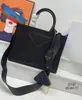 unisex med triangel plånböcker shoppingväskor 2st lyxdesigner på axelväskor 7a toppkvalitet all kohud saffiano läder handväska crossbody väska 1ba270