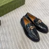Toppdesigner klänningskor kvinnors formella skor mode retro handgjorda ko patent läder platt klack båtskor klassiska låsande kontor karriär loafers