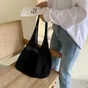 Nxy Borsa a mano all'uncinetto retrò chic fatta a mano da donna Moda coreana lavorata a maglia Treccia Borsa tote con manico superiore nera cava nera gialla Shopper Sac 230424