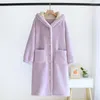 Roupa de sono feminina Inverno Bathrobe lã de banheira sólida Manga longa com capuz para mulheres quentes roupas caseiras bolsos grossos